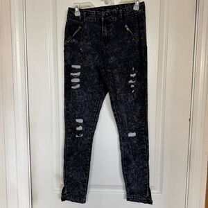 Stylish Black Distressed Wash Women Jeans